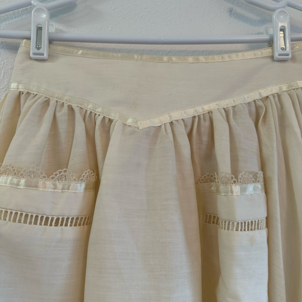 Elegant Cream Gunne Sax Apron - Picture 3 of 9